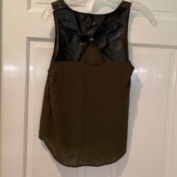 Top - Picture 2 of 4